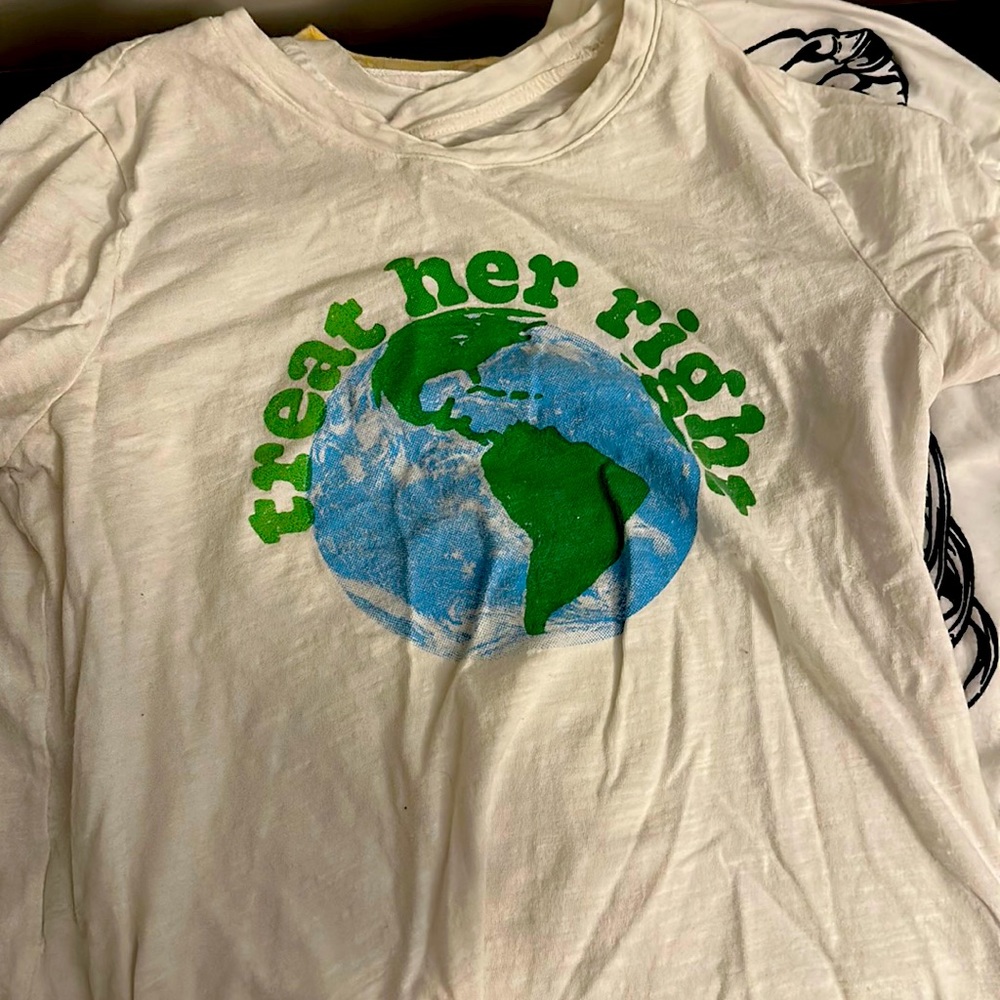 White Graphic l Treat you right l T shirt.